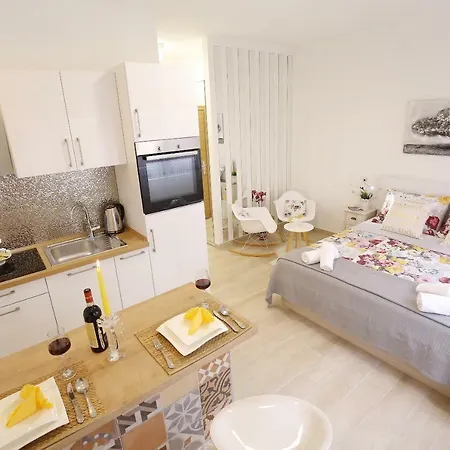 A'marie Self Check-in Apartamento *