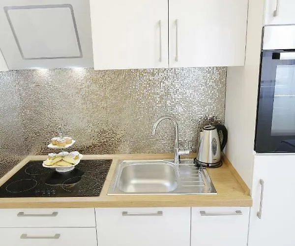 A'marie Self Check-in זאדאר